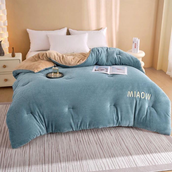 91家纺网 家纺一手货源 找家纺 小叮当家纺仓储工厂店 2025新款牛奶绒刺绣冬被跨境被子外贸冬季被芯被子被芯 蓝-卡其色