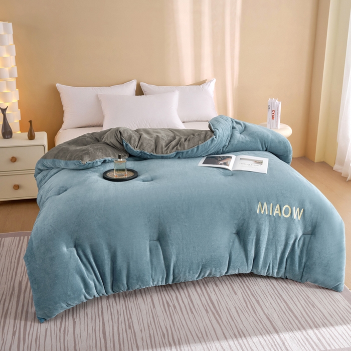 91家纺网 家纺一手货源 找家纺 小叮当家纺仓储工厂店 2025新款牛奶绒刺绣冬被跨境被子外贸冬季被芯被子被芯 蓝-灰色