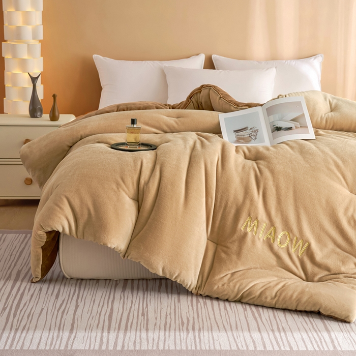 91家纺网 家纺一手货源 找家纺 （总）小叮当家纺仓储工厂店 2025新款牛奶绒刺绣冬被跨境被子外贸冬季被芯被子被芯