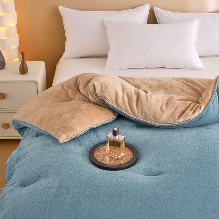 91家纺网 家纺一手货源 找家纺 小叮当家纺仓储工厂店 2025新款牛奶绒刺绣冬被跨境被子外贸冬季被芯被子被芯 蓝-卡其色