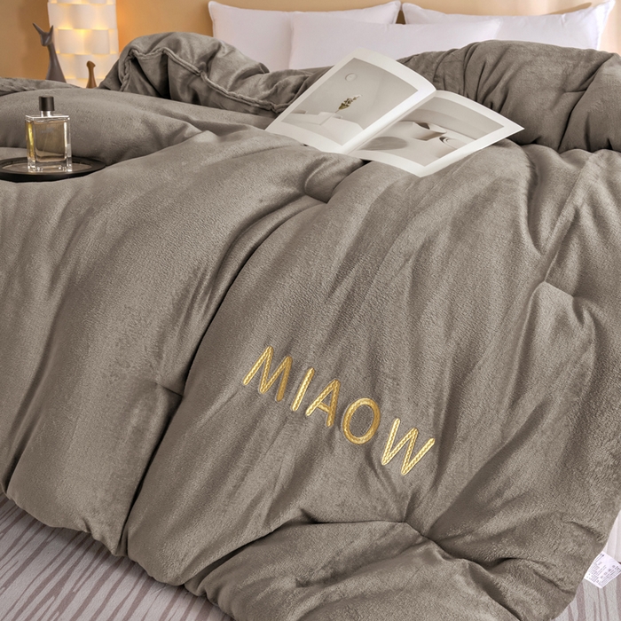 91家纺网 家纺一手货源 找家纺 小叮当家纺仓储工厂店 2025新款牛奶绒刺绣冬被跨境被子外贸冬季被芯被子被芯 灰色