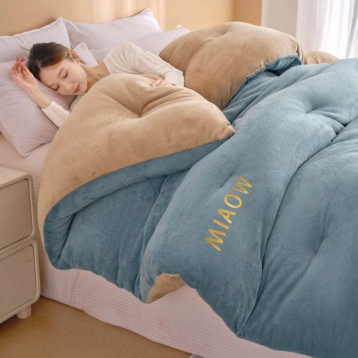 91家纺网 家纺一手货源 找家纺 小叮当家纺仓储工厂店 2025新款牛奶绒刺绣冬被跨境被子外贸冬季被芯被子被芯 蓝-卡其色