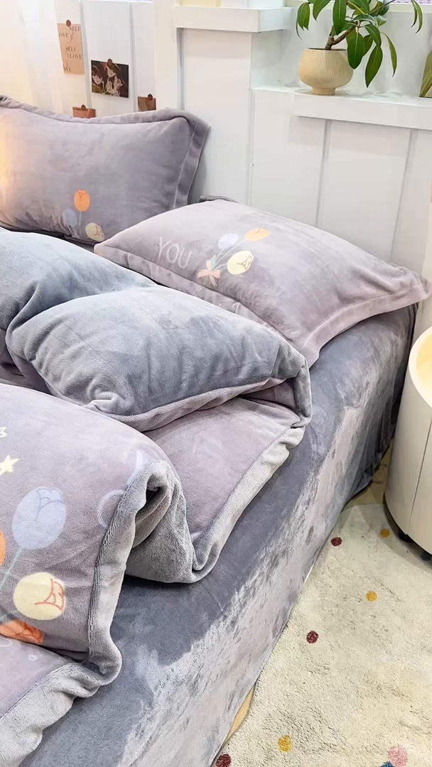 91家纺网 家纺一手货源 找家纺 优姿家纺 2025新款高克重牛奶绒印花单被套 浪漫花语