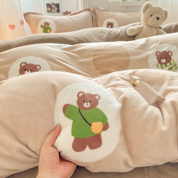 91家纺网 家纺一手货源 找家纺 优姿家纺 2025新款高克重牛奶绒印花单被套 俏皮小熊