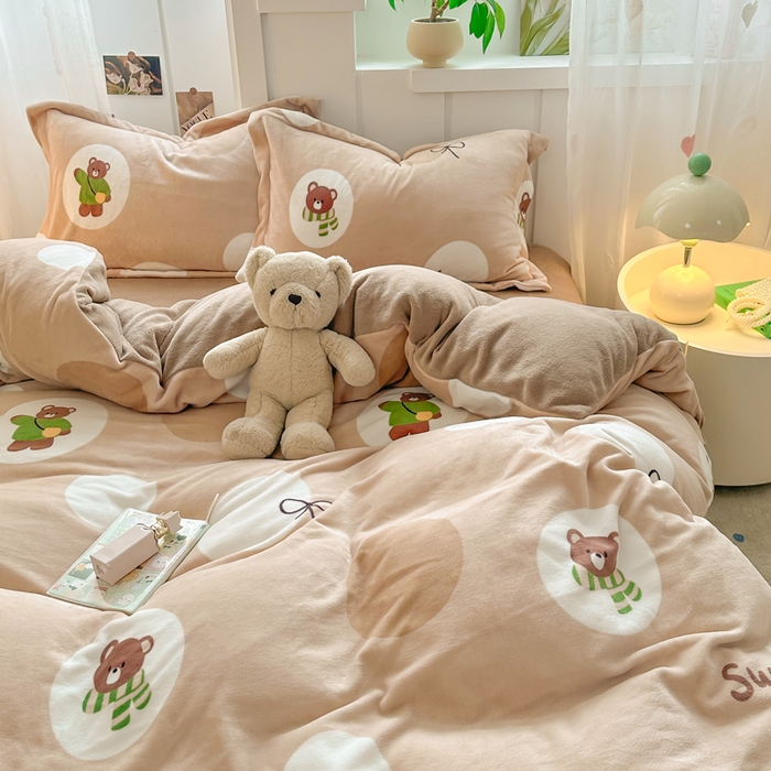 91家纺网 家纺一手货源 找家纺 优姿家纺 2025新款高克重牛奶绒印花单被套 俏皮小熊