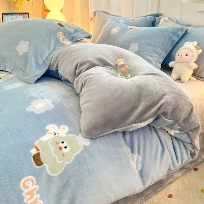 91家纺网 家纺一手货源 找家纺 优姿家纺 2025新款高克重牛奶绒印花单被套 松鼠小兔