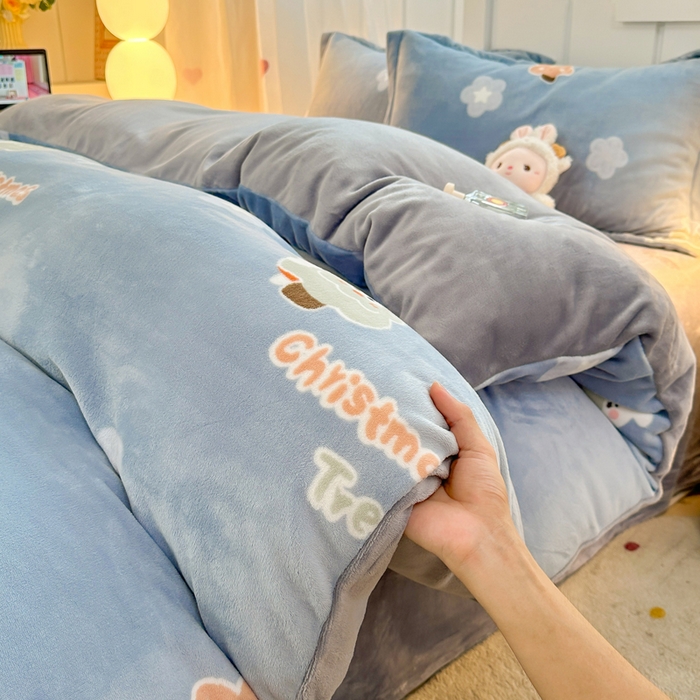 91家纺网 家纺一手货源 找家纺 优姿家纺 2025新款高克重牛奶绒印花单被套 松鼠小兔