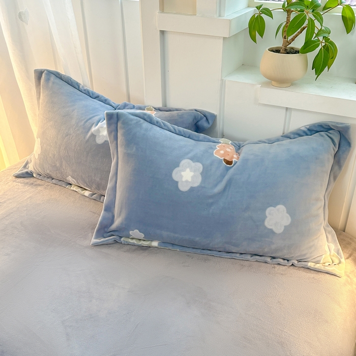 91家纺网 家纺一手货源 找家纺 优姿家纺 2025新款高克重牛奶绒印花单被套 松鼠小兔