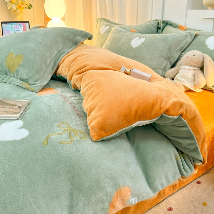 91家纺网 家纺一手货源 找家纺 优姿家纺 2025新款高克重牛奶绒印花单被套 幸运星语