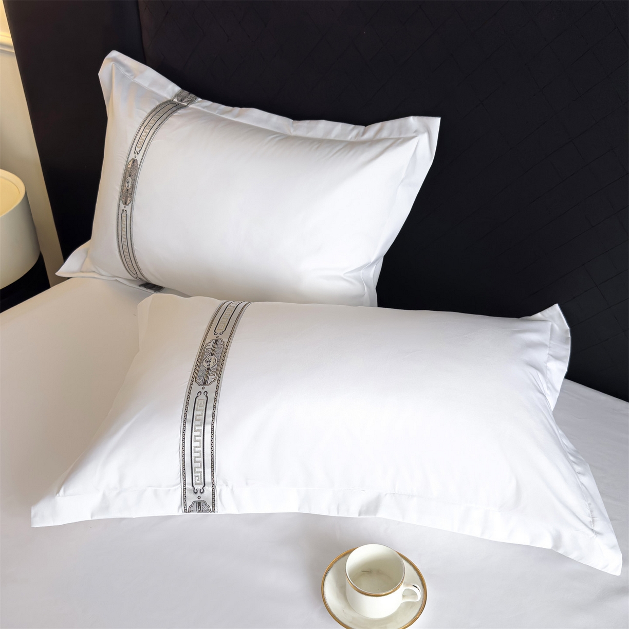 91家纺网 家纺一手货源 找家纺 梦庭帛美 2025新款酒店布草宾馆刺绣磨毛四件套 银韵