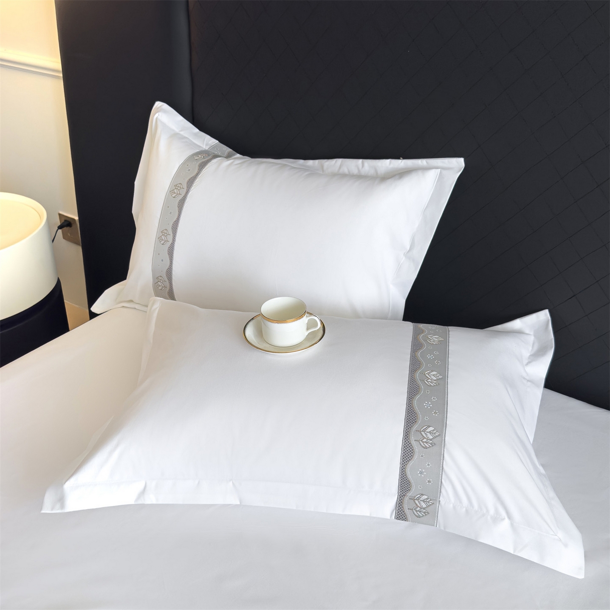 91家纺网 家纺一手货源 找家纺 梦庭帛美 2025新款酒店布草宾馆刺绣磨毛四件套 叶韵