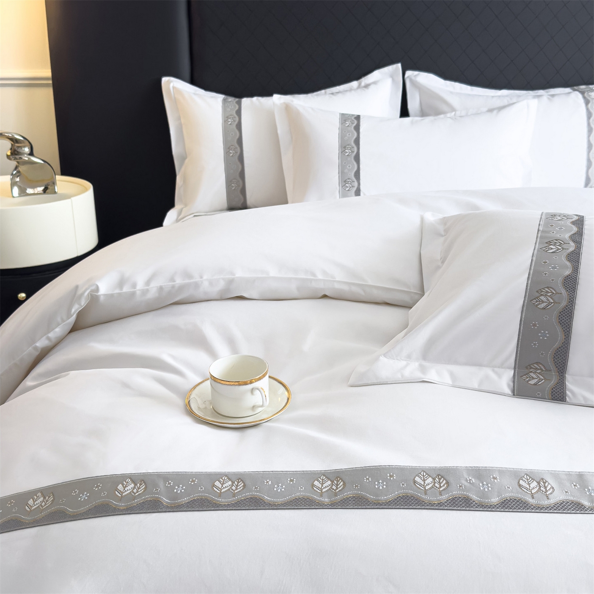 91家纺网 家纺一手货源 找家纺 梦庭帛美 2025新款酒店布草宾馆刺绣磨毛四件套 叶韵