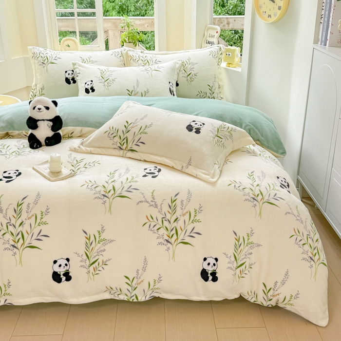 91家纺网 家纺一手货源 找家纺 优姿家纺 2025新款高克重牛奶绒印花单被套 熊猫拉拉