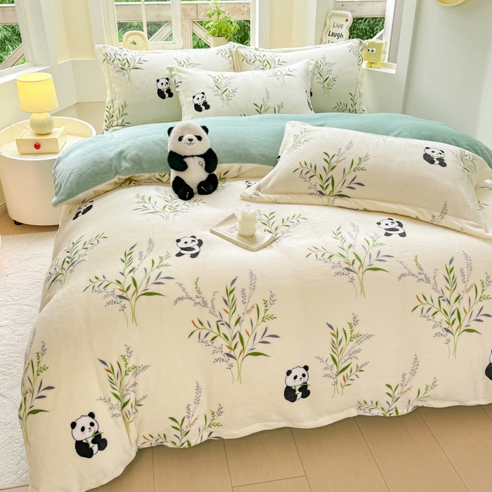 91家纺网 家纺一手货源 找家纺 优姿家纺 2025新款高克重牛奶绒印花单被套 熊猫拉拉