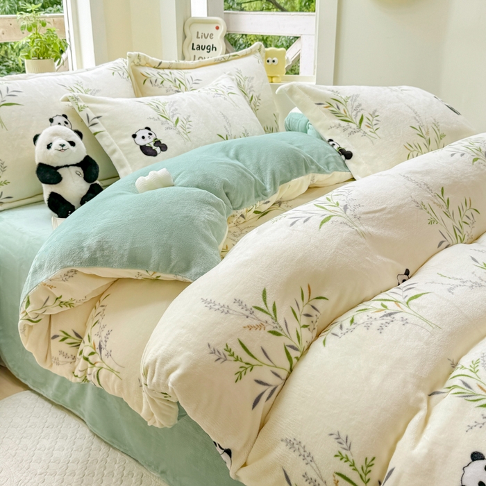 91家纺网 家纺一手货源 找家纺 优姿家纺 2025新款高克重牛奶绒印花单被套 熊猫拉拉