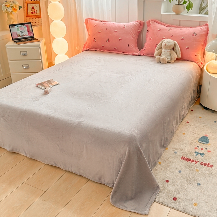 91家纺网 家纺一手货源 找家纺 优姿家纺 2025新款高克重牛奶绒印花单被套 樱桃派对