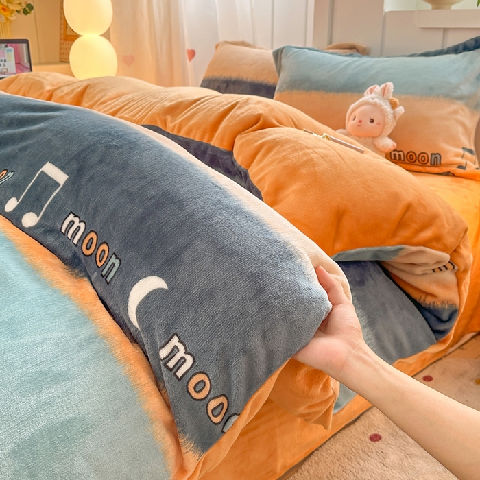 91家纺网 家纺一手货源 找家纺 优姿家纺 2025新款高克重牛奶绒印花单被套 月光曲