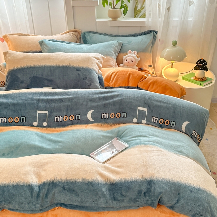 91家纺网 家纺一手货源 找家纺 优姿家纺 2025新款高克重牛奶绒印花单被套 月光曲