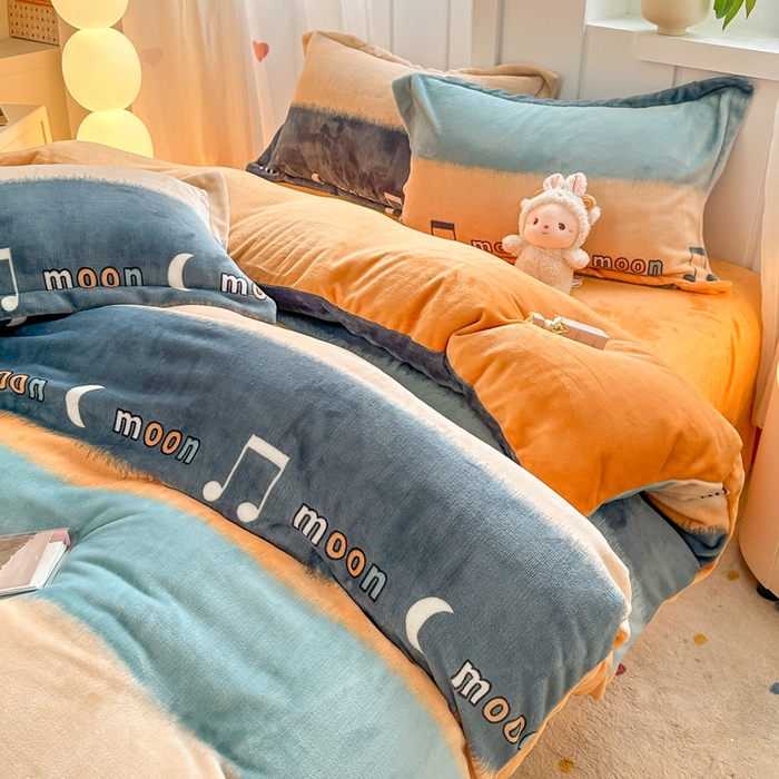 91家纺网 家纺一手货源 找家纺 优姿家纺 2025新款高克重牛奶绒印花单被套 月光曲