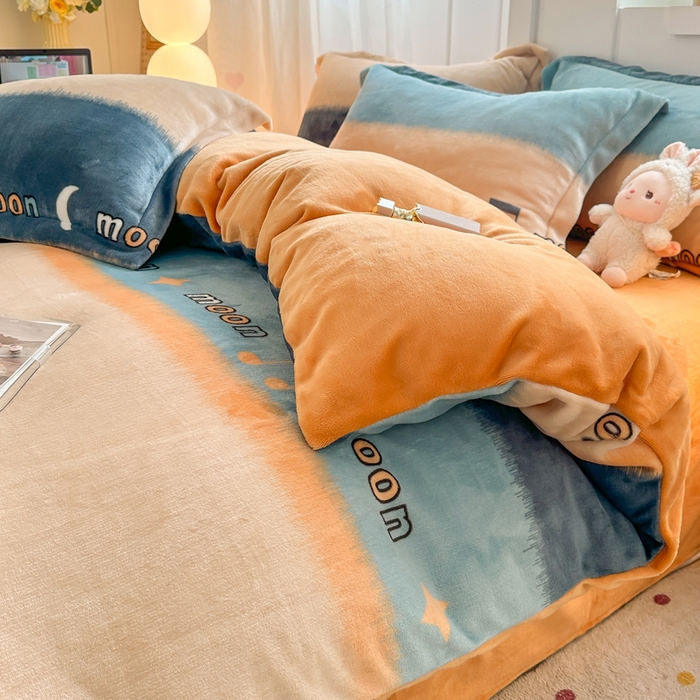 91家纺网 家纺一手货源 找家纺 优姿家纺 2025新款高克重牛奶绒印花单被套 月光曲