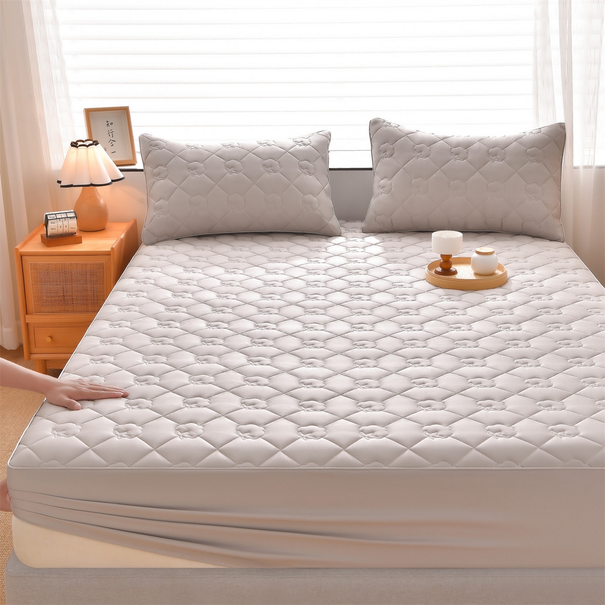 91家纺网 家纺一手货源 找家纺 金鹰 2025新款全棉50S夹棉抗菌防螨床笠加厚床笠席梦思保护套 灰色