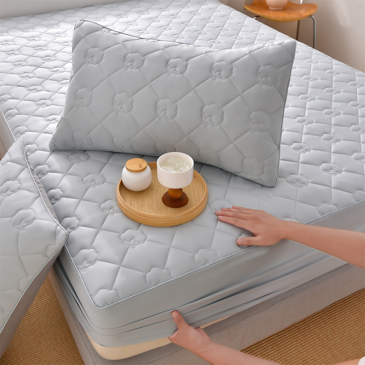 91家纺网 家纺一手货源 找家纺 金鹰 2025新款全棉50S夹棉抗菌防螨床笠加厚床笠席梦思保护套 浅兰