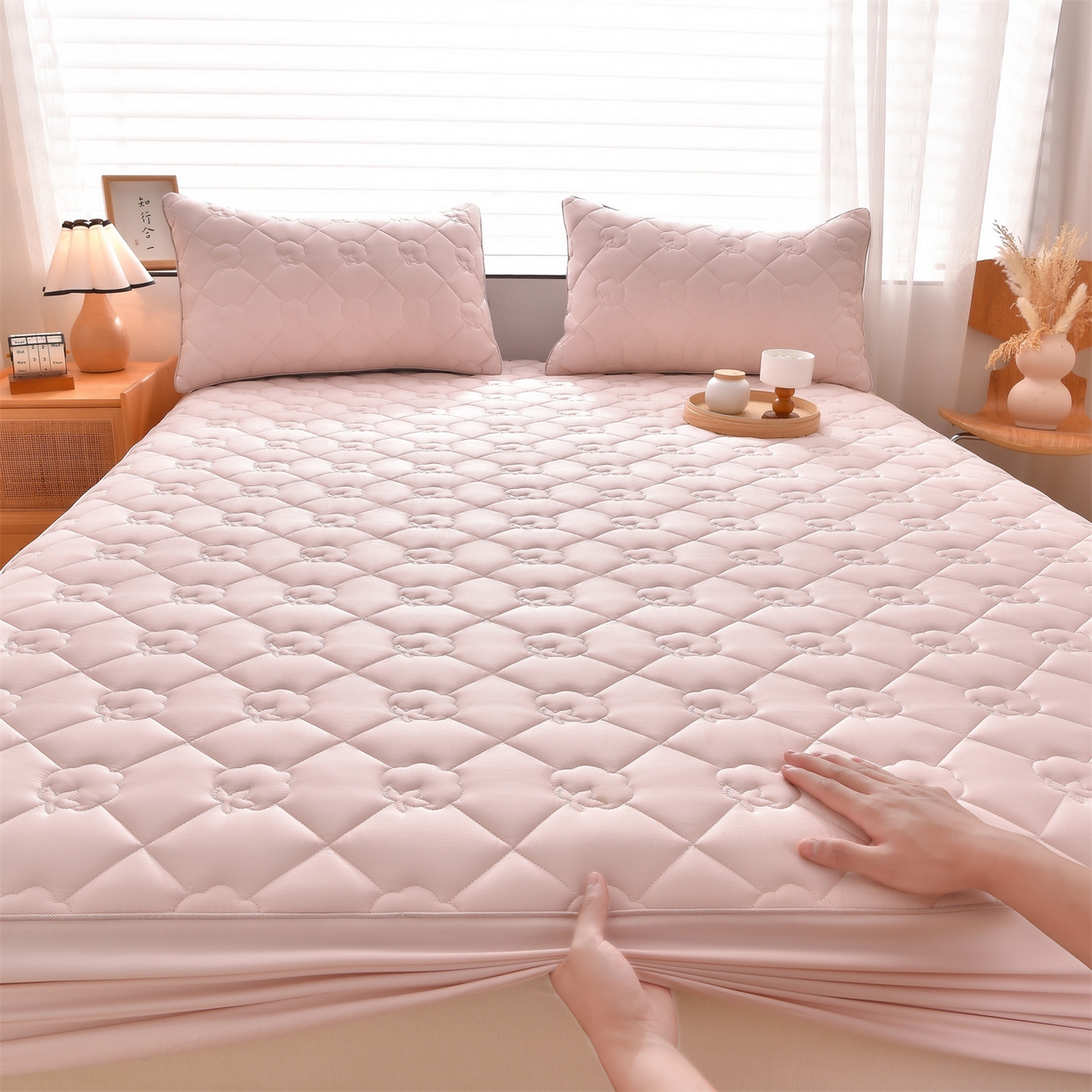 91家纺网 家纺一手货源 找家纺 金鹰 2025新款全棉50S夹棉抗菌防螨床笠加厚床笠席梦思保护套 浅粉