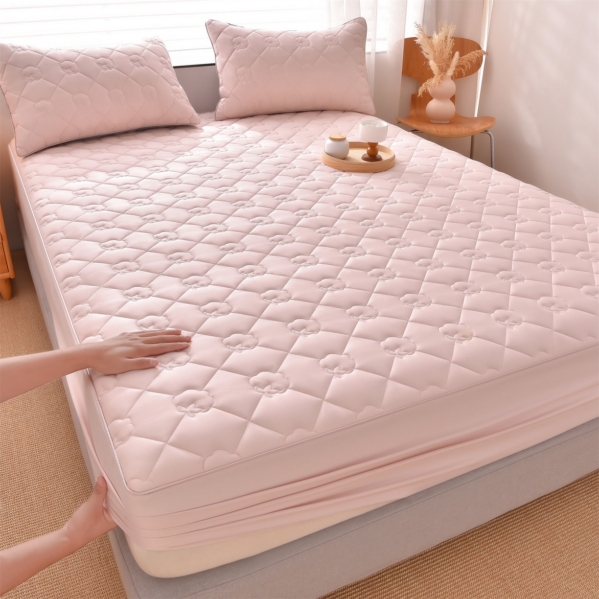 91家纺网 家纺一手货源 找家纺 金鹰 2025新款全棉50S夹棉抗菌防螨床笠加厚床笠席梦思保护套 浅粉