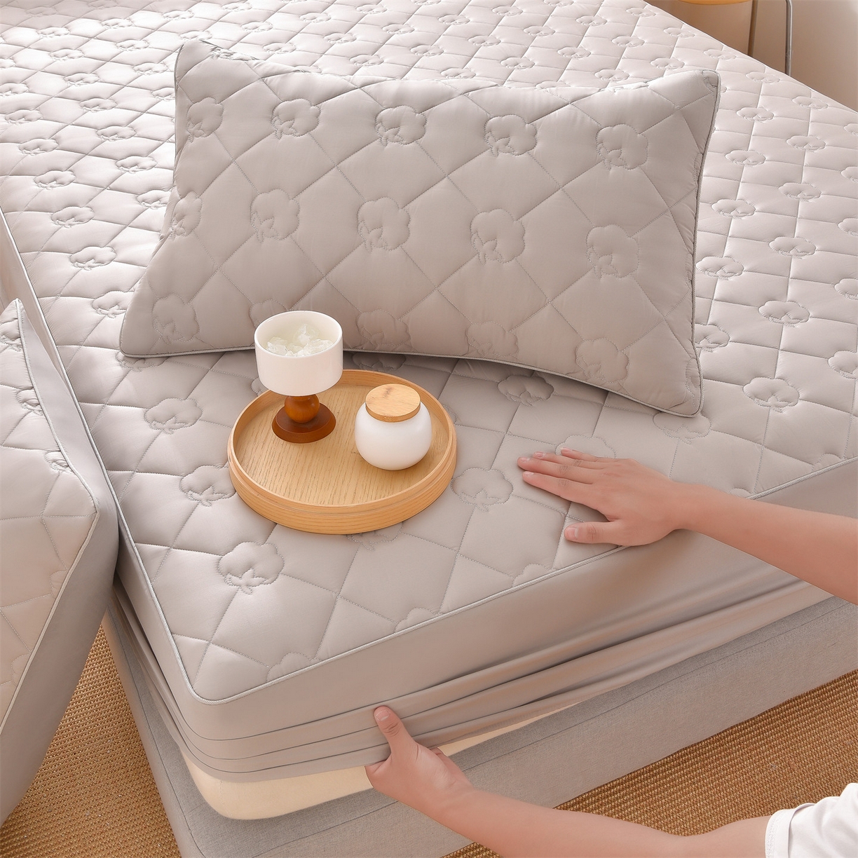 91家纺网 家纺一手货源 找家纺 金鹰 2025新款全棉50S夹棉抗菌防螨床笠加厚床笠席梦思保护套 灰色