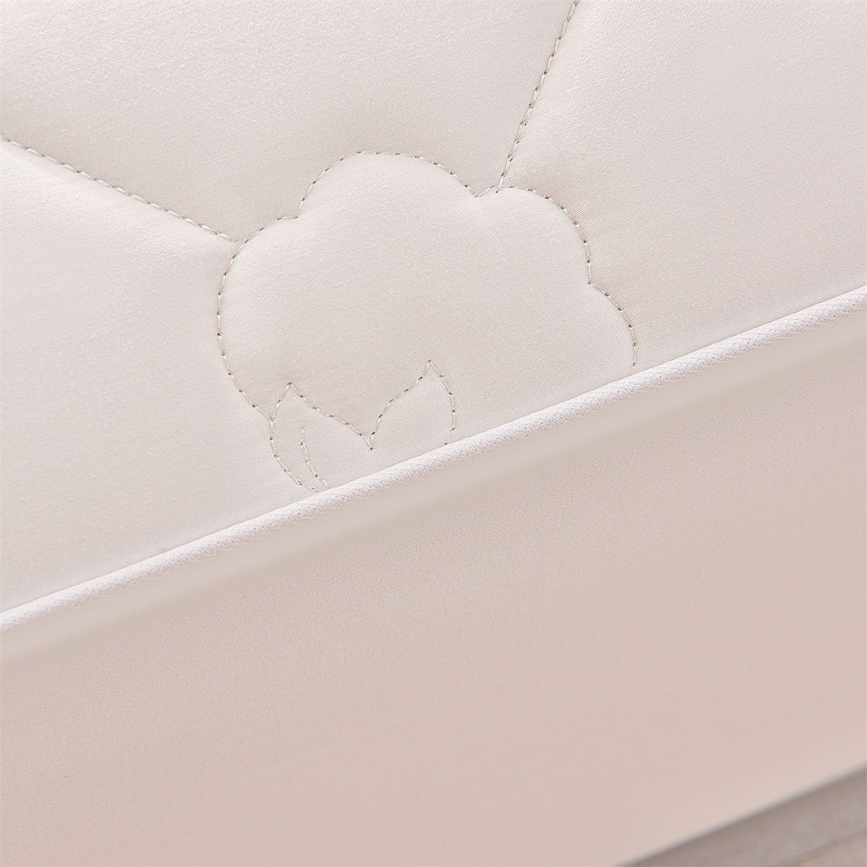 91家纺网 家纺一手货源 找家纺 金鹰 2025新款全棉50S夹棉抗菌防螨床笠加厚床笠席梦思保护套 珍珠白