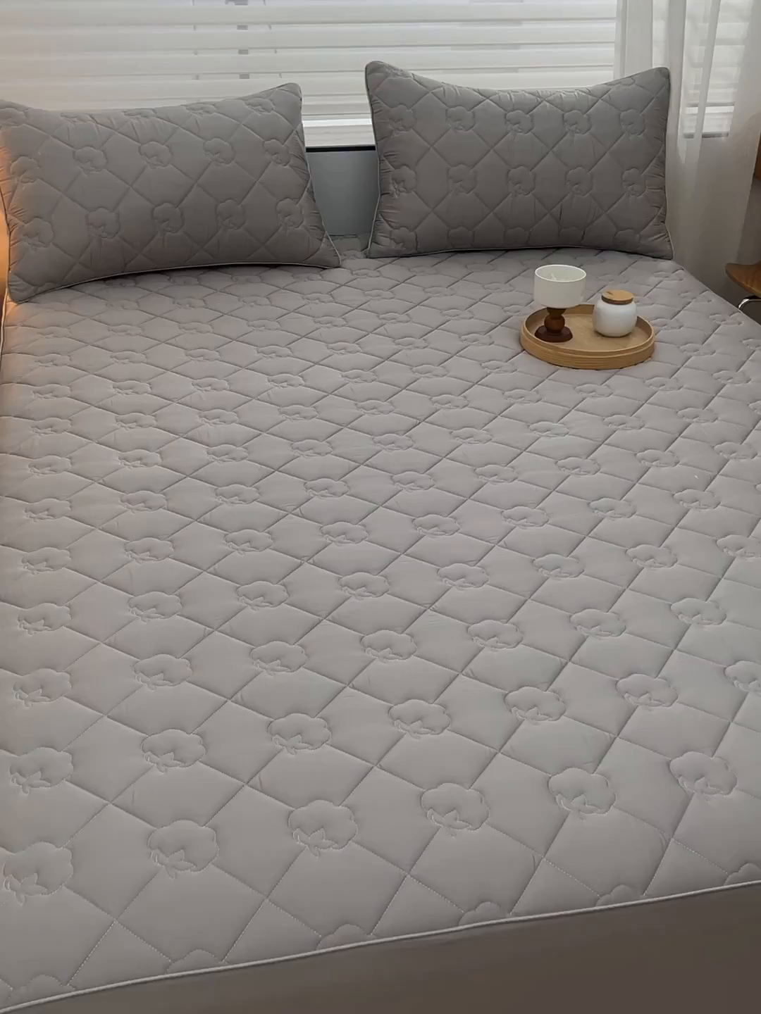 91家纺网 家纺一手货源 找家纺 金鹰 2025新款全棉50S夹棉抗菌防螨床笠加厚床笠席梦思保护套 灰色