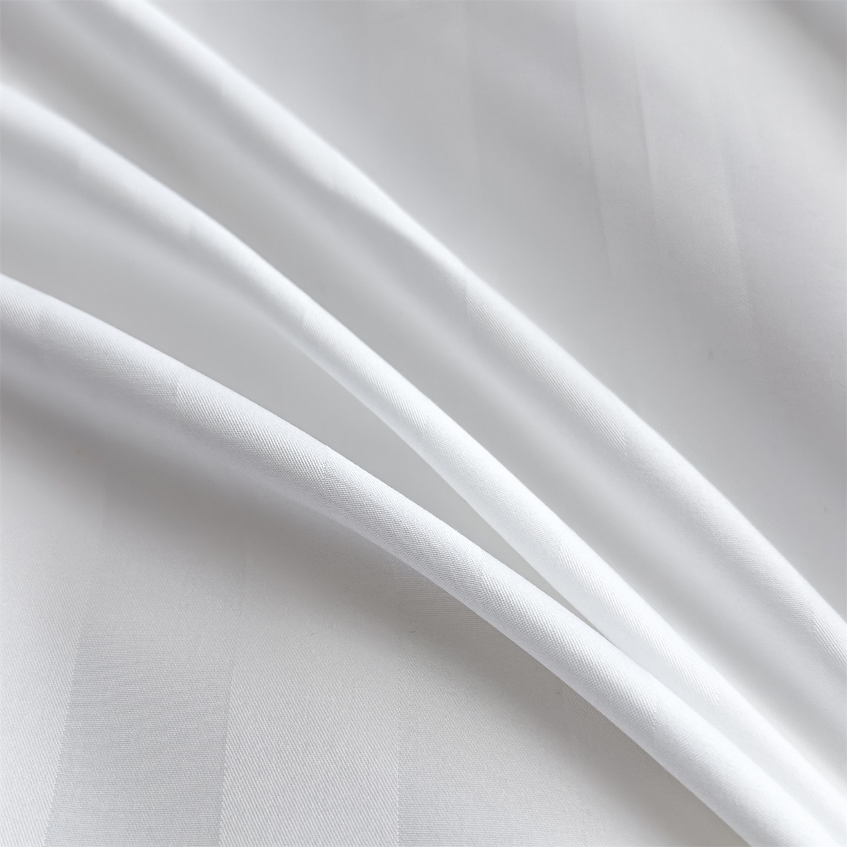 91家纺网 家纺一手货源 找家纺 （总）梦庭帛美 2025新款酒店布草缎条刺绣款四件套