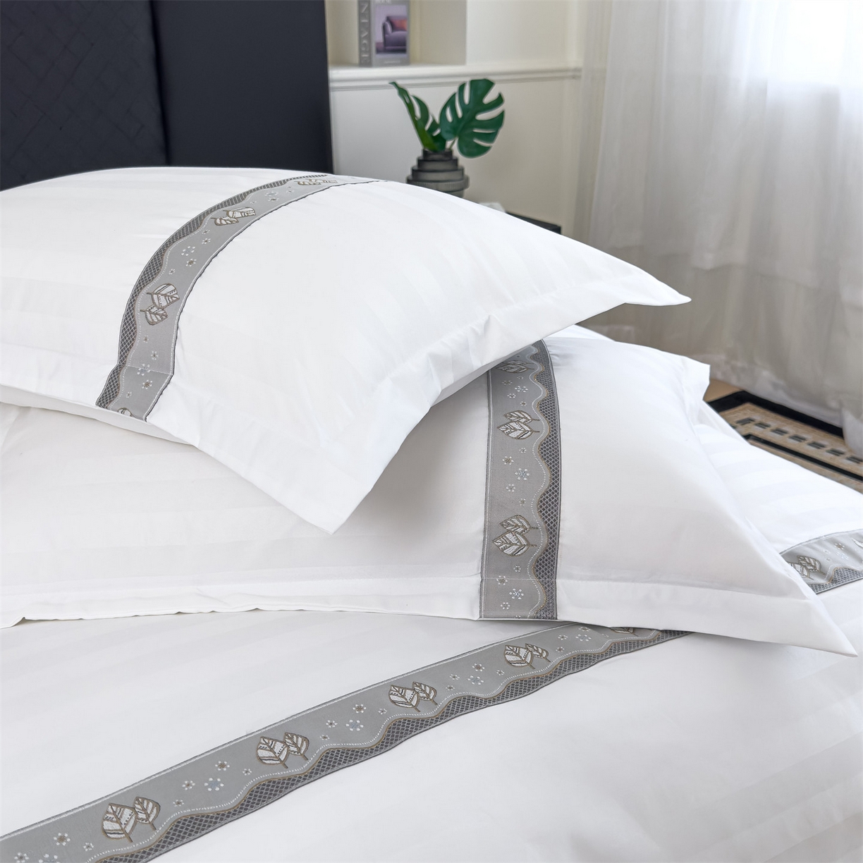 91家纺网 家纺一手货源 找家纺 梦庭帛美 2025新款酒店布草缎条刺绣款四件套 叶繁