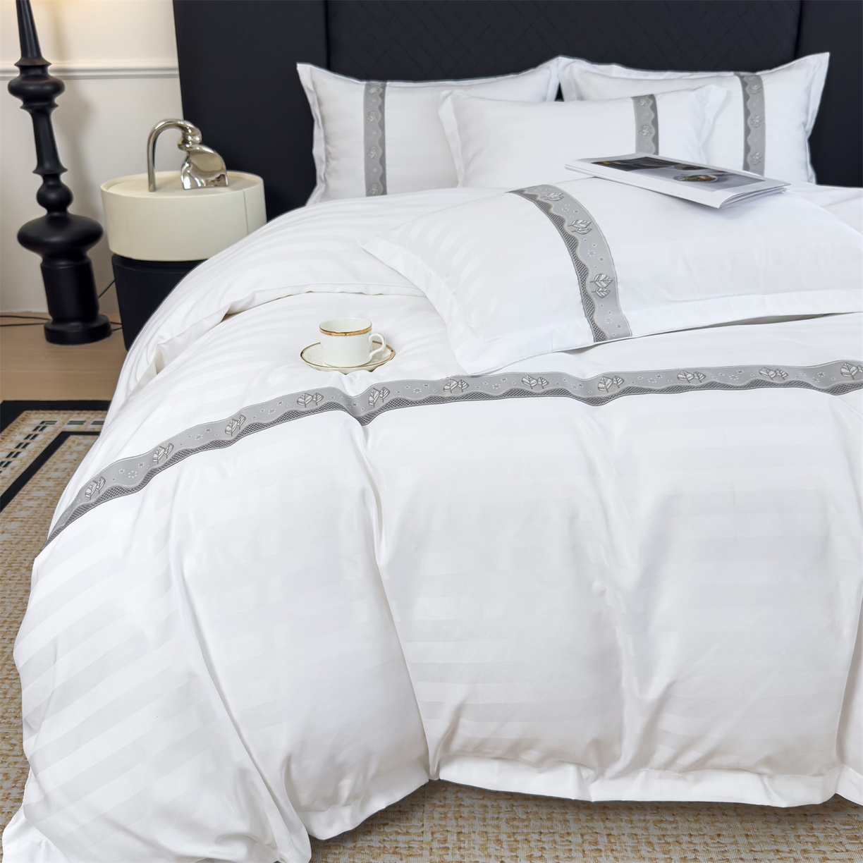 91家纺网 家纺一手货源 找家纺 梦庭帛美 2025新款酒店布草缎条刺绣款四件套 叶繁