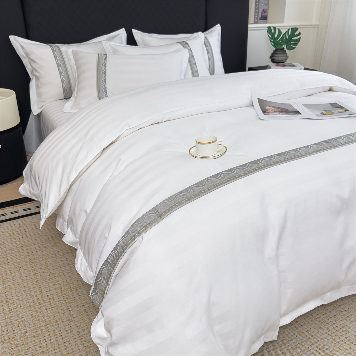 91家纺网 家纺一手货源 找家纺 梦庭帛美 2025新款酒店布草缎条刺绣款四件套 波纹