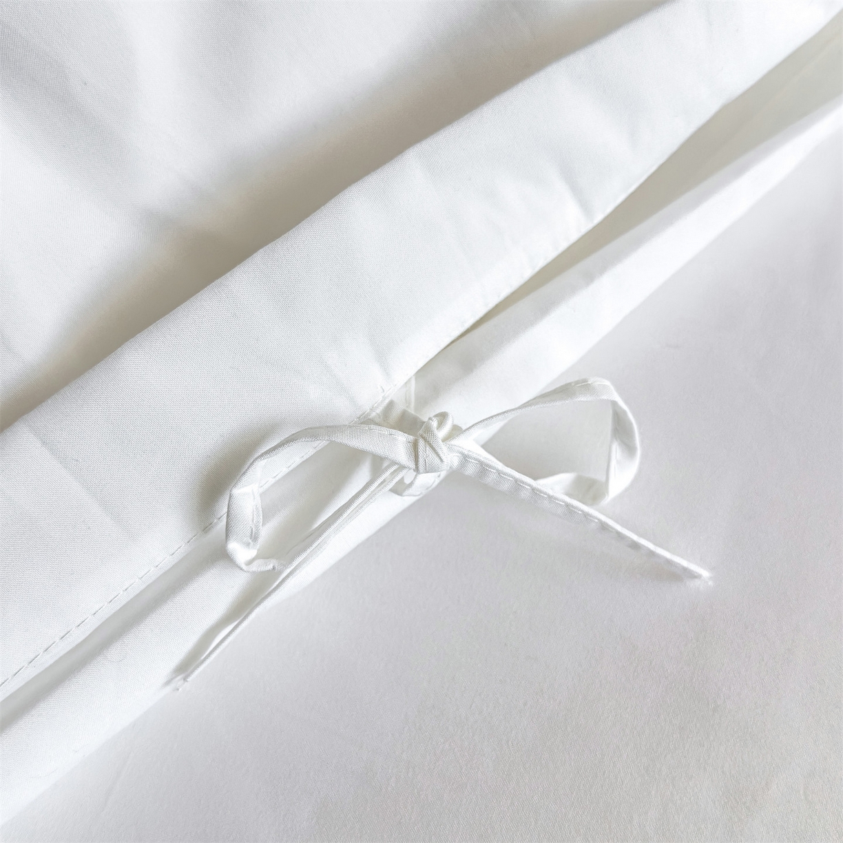 91家纺网 家纺一手货源 找家纺 梦庭帛美 2025新款酒店布草缎条刺绣款四件套 波纹