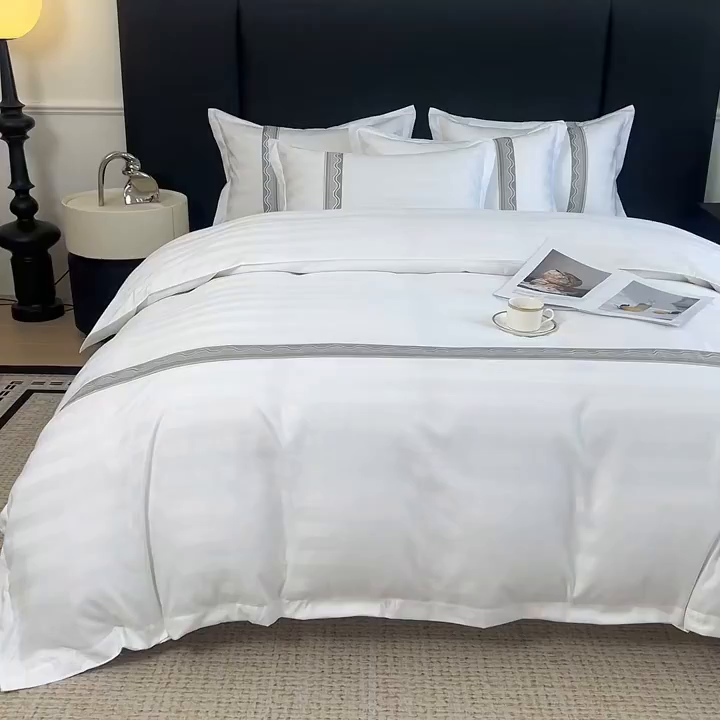 91家纺网 家纺一手货源 找家纺 （总）梦庭帛美 2025新款酒店布草缎条刺绣款四件套