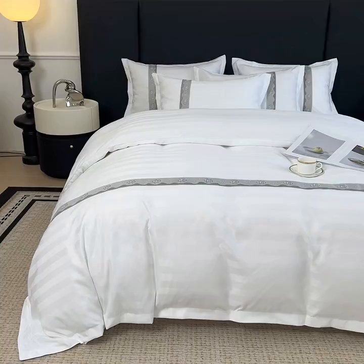 91家纺网 家纺一手货源 找家纺 梦庭帛美 2025新款酒店布草缎条刺绣款四件套 叶繁