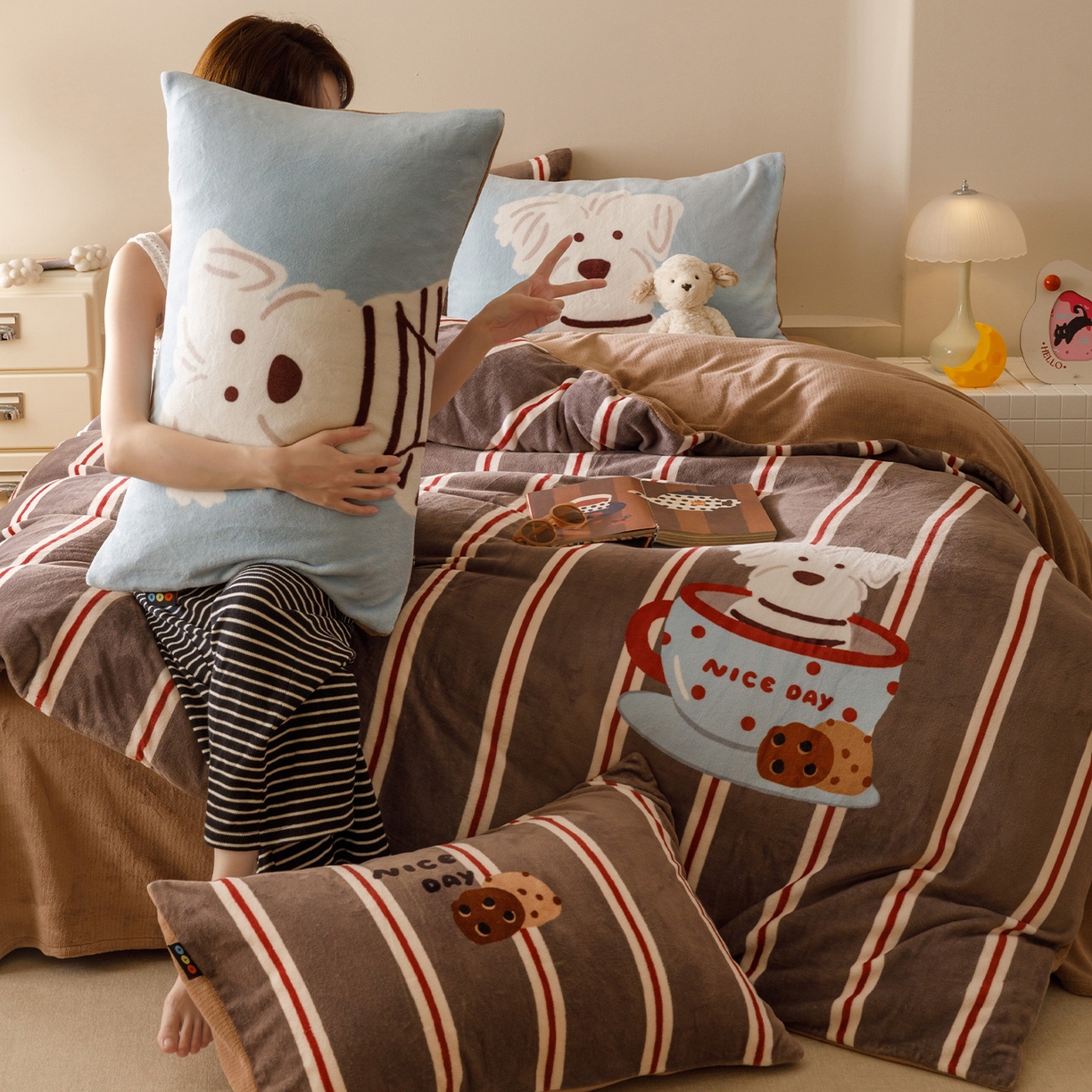 91家纺网 家纺一手货源 找家纺 （总）RYB红黄兰 2025新款设计师原创牛奶绒大版数码印花四件套