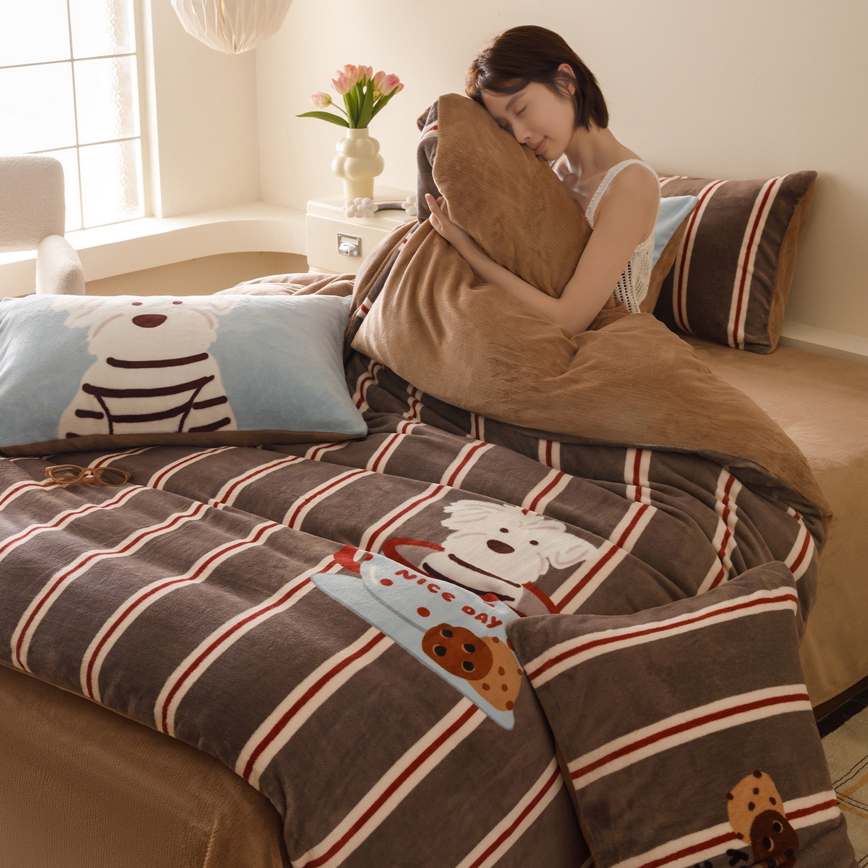 91家纺网 家纺一手货源 找家纺 （总）RYB红黄兰 2025新款设计师原创牛奶绒大版数码印花四件套