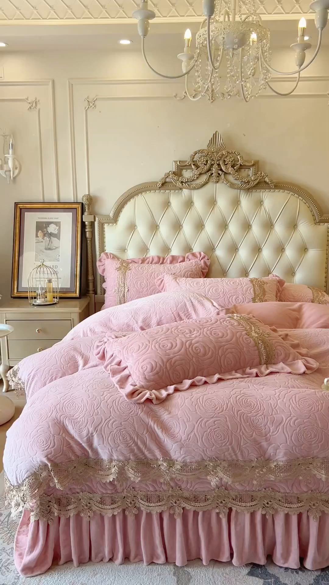 91家纺网 家纺一手货源 找家纺 恋尚 2025新款雕花牛奶绒罗曼蒂克系列四件套（控价290） 罗曼蒂克-蜜桃粉