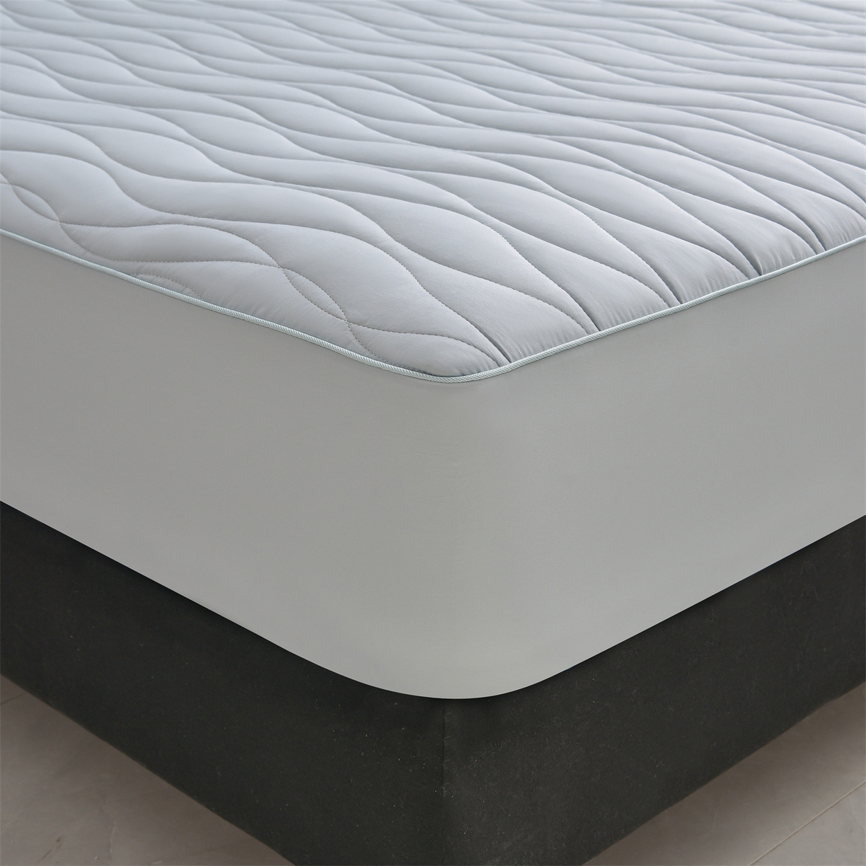 91家纺网 家纺一手货源 找家纺 金鹰 2025新款全棉50S抗菌防螨夹棉防水床笠席梦思保护套床垫套 波浪纹-浅兰