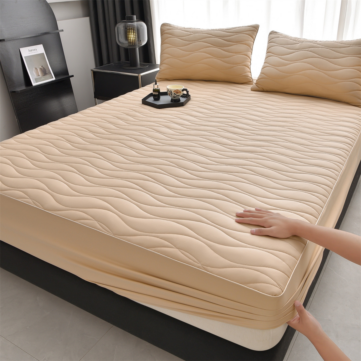 91家纺网 家纺一手货源 找家纺 金鹰 2025新款全棉50S抗菌防螨夹棉防水床笠席梦思保护套床垫套 波浪纹-卡其