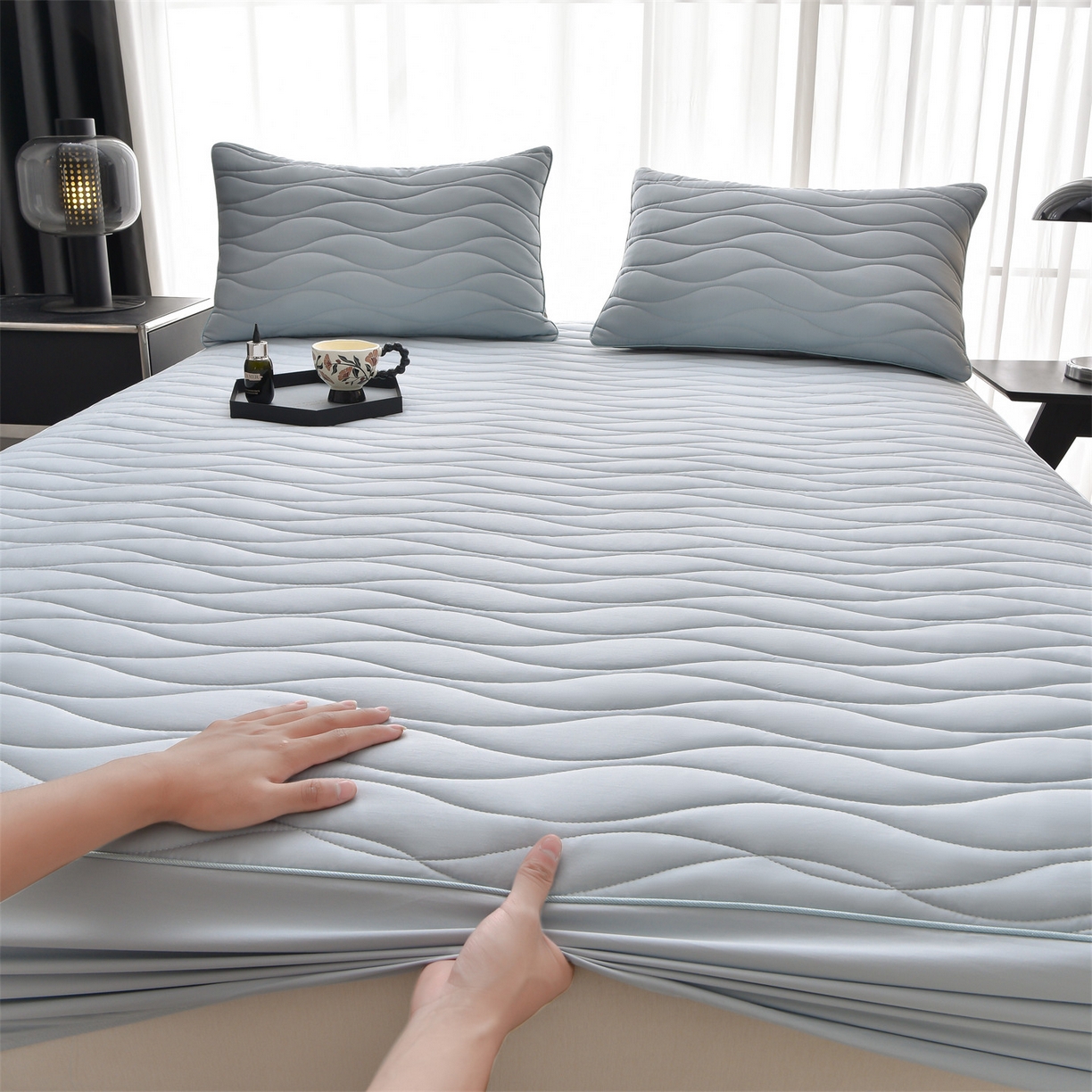 91家纺网 家纺一手货源 找家纺 金鹰 2025新款全棉50S抗菌防螨夹棉防水床笠席梦思保护套床垫套 波浪纹-浅兰