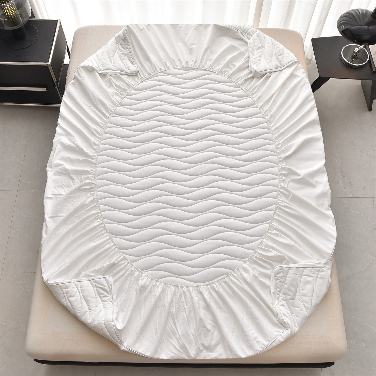 91家纺网 家纺一手货源 找家纺 金鹰 2025新款全棉50S抗菌防螨夹棉防水床笠席梦思保护套床垫套 波浪纹-白