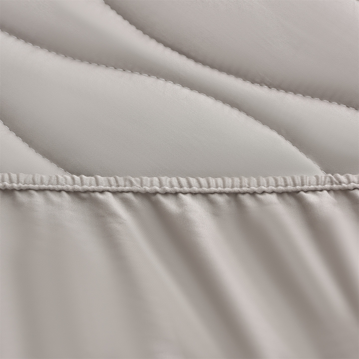 91家纺网 家纺一手货源 找家纺 金鹰 2025新款全棉50S抗菌防螨夹棉防水床笠席梦思保护套床垫套 波浪纹-浅灰