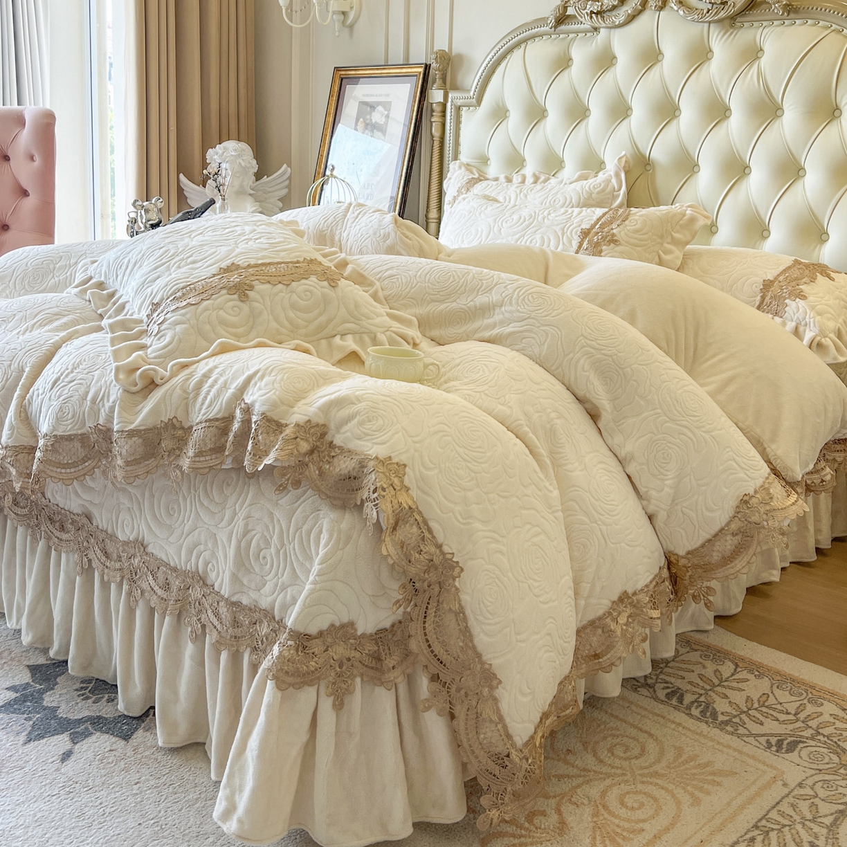 91家纺网 家纺一手货源 找家纺 恋尚 2025新款雕花牛奶绒罗曼蒂克系列四件套（控价290） 罗曼蒂克-奶油白