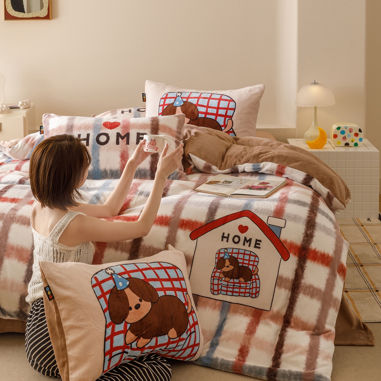 91家纺网 家纺一手货源 找家纺 （总）RYB红黄兰 2025新款设计师原创牛奶绒大版数码印花四件套