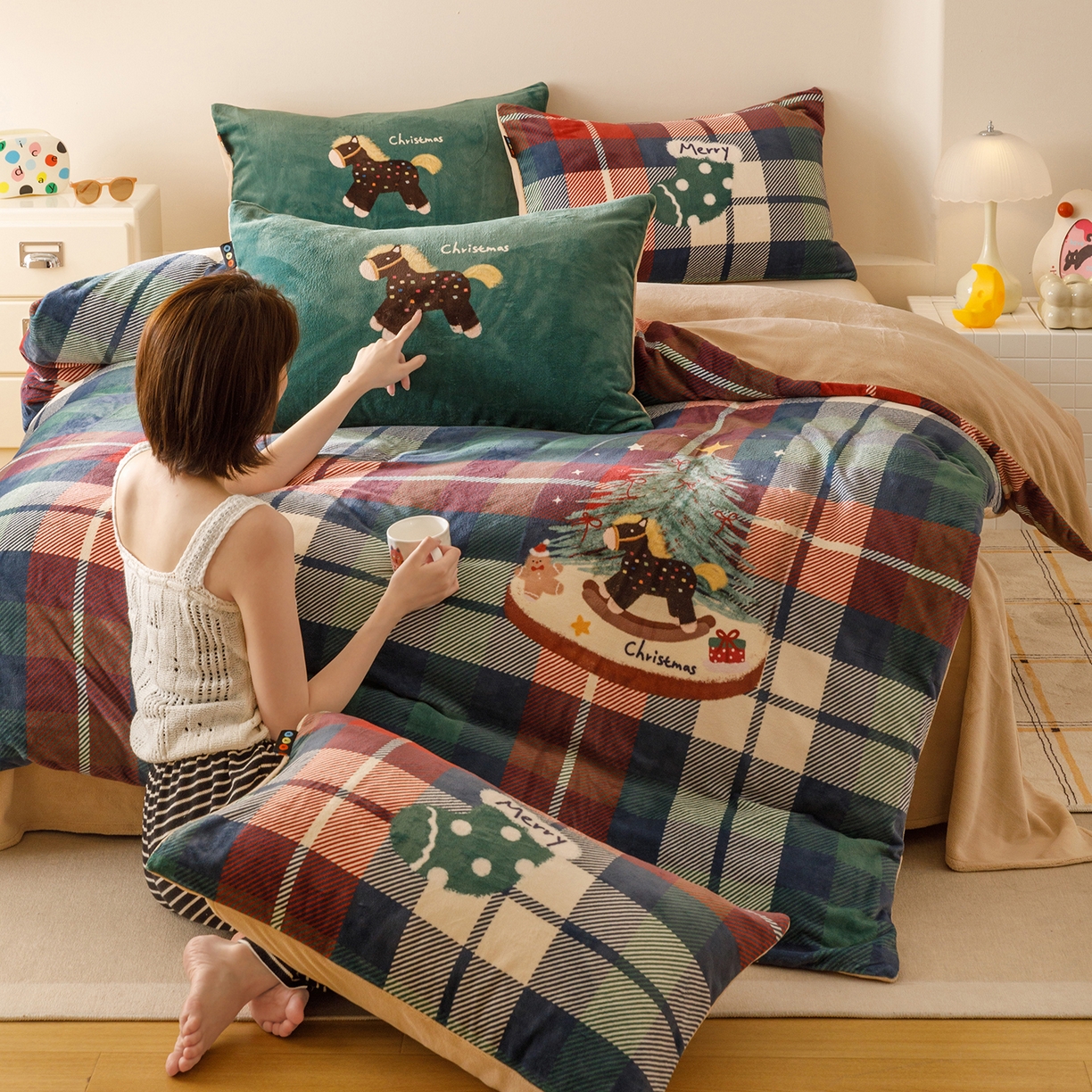 91家纺网 家纺一手货源 找家纺 （总）RYB红黄兰 2025新款设计师原创牛奶绒大版数码印花四件套