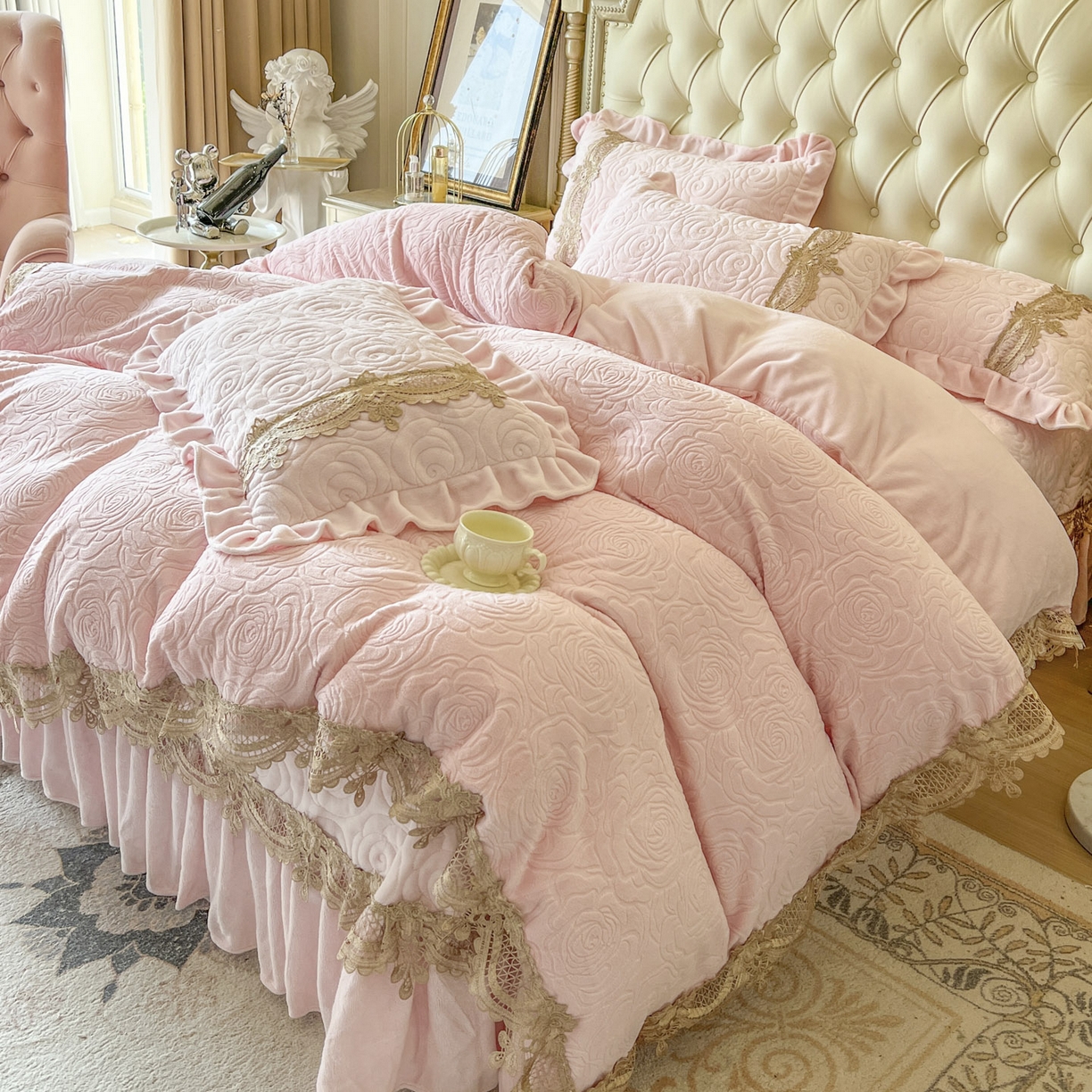 91家纺网 家纺一手货源 找家纺 恋尚 2025新款雕花牛奶绒罗曼蒂克系列四件套（控价290） 罗曼蒂克-清新粉